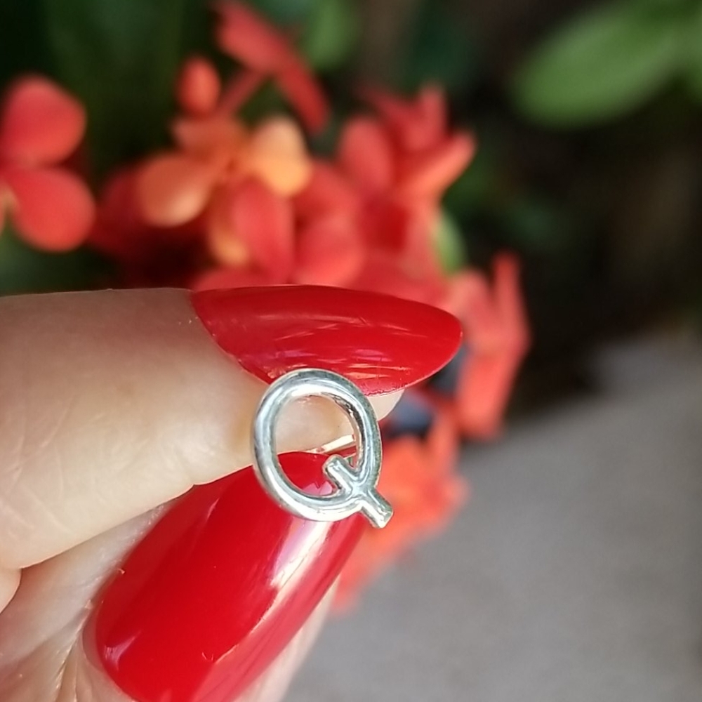 Sterling Silver Q earring